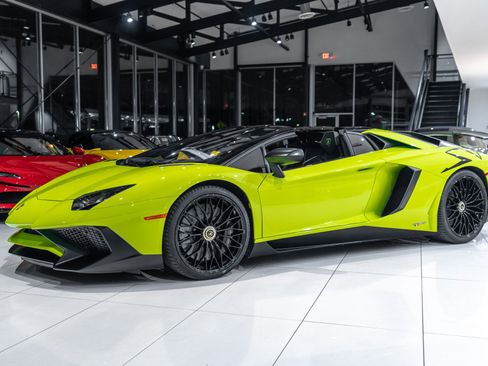 Used 2016 Lamborghini Aventador LP 750-4 Superveloce AWD/4WD image 2