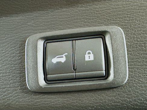 Used 2025 Mitsubishi Outlander SE image 30