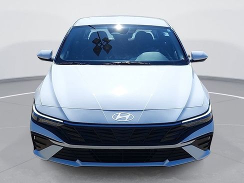 Used 2025 Hyundai Elantra Hybrid FWD image 2