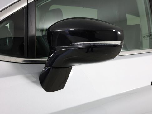 Used 2024 Chrysler Pacifica Touring-L image 49