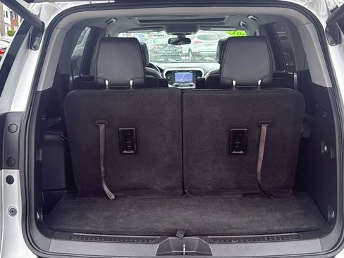 Used 2017 GMC Acadia SLT AWD/4WD image 10