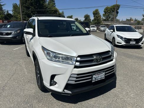 Used 2017 Toyota Highlander Plus FWD image 17