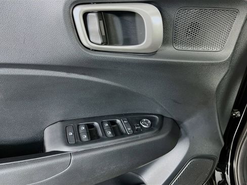 Used 2024 Hyundai Venue SEL FWD image 24