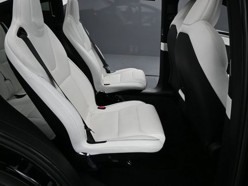 Used 2022 Tesla Model X Plaid image 30