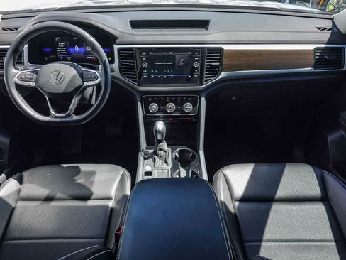 Used 2022 Volkswagen Atlas SE w/ Panoramic Sunroof Package image 11
