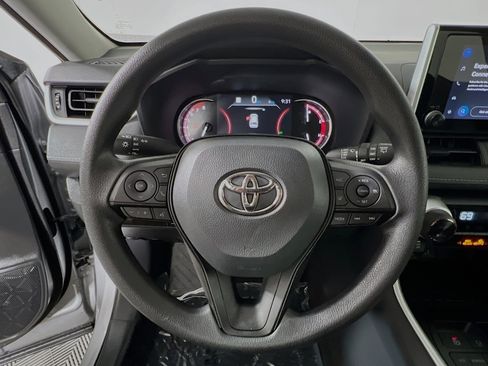 Used 2025 Toyota RAV4 XLE image 18