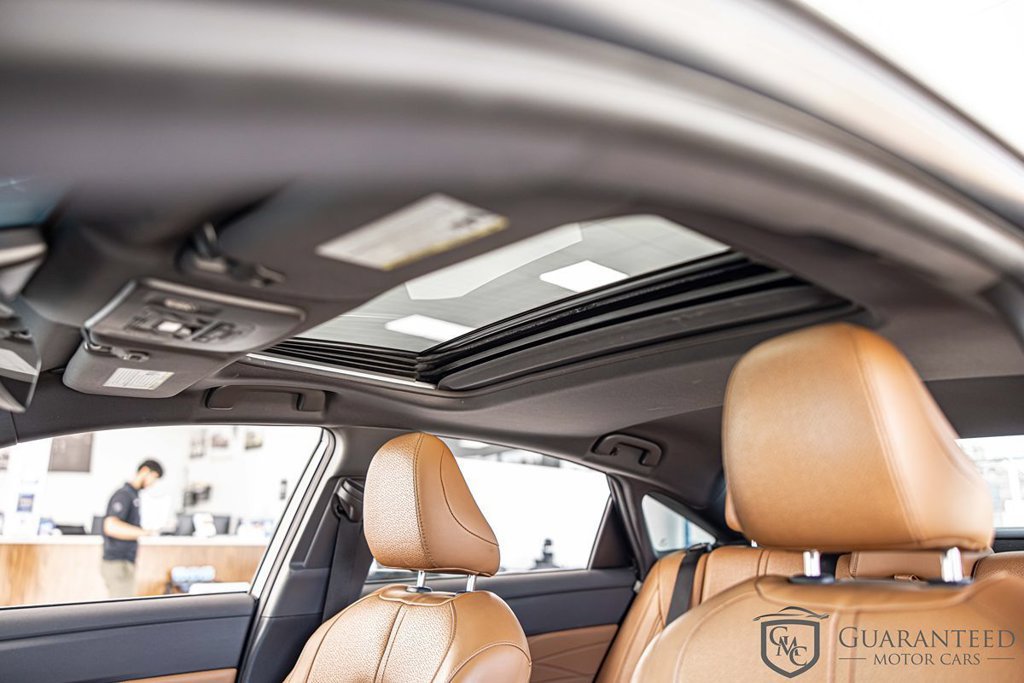 Used 2019 Toyota Avalon Limited w/ Advanced Safety Package FWD image 18