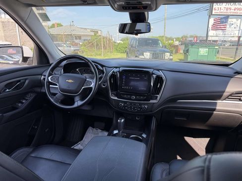 Used 2020 Chevrolet Traverse LT w/ LT Premium Package AWD/4WD image 16