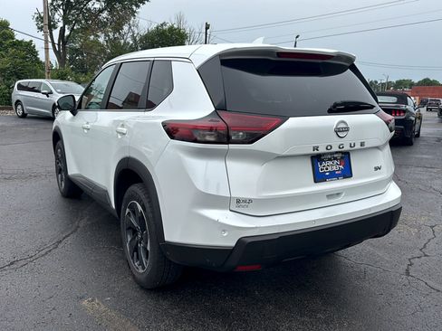 Used 2024 Nissan Rogue SV FWD image 4