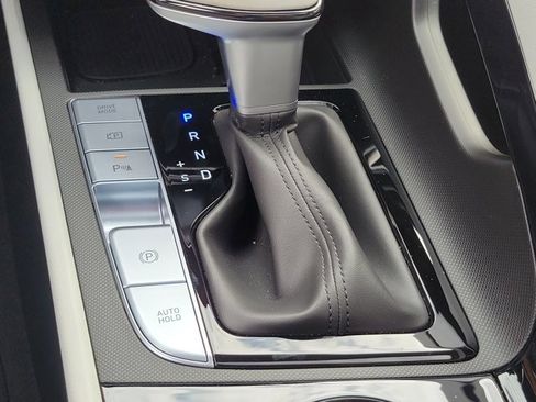 Used 2024 Hyundai Elantra Limited image 31