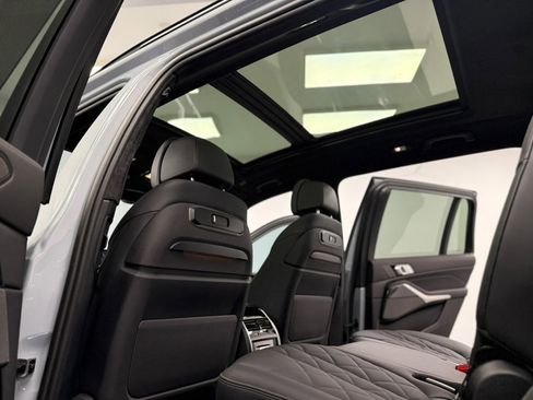 Used 2026 BMW X7 xDrive40i w/ Executive Package image 39