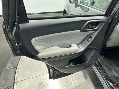 Used 2017 Subaru Forester 2.5i w/ Alloy Wheel Package image 23