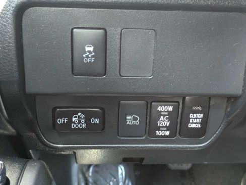 Used 2021 Toyota Tacoma TRD Off-Road AWD/4WD image 12
