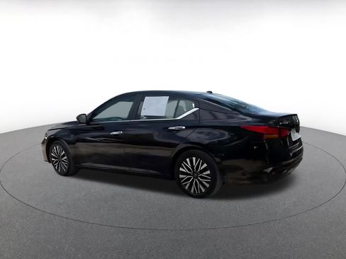 Used 2025 Nissan Altima 2.5 SV FWD image 10