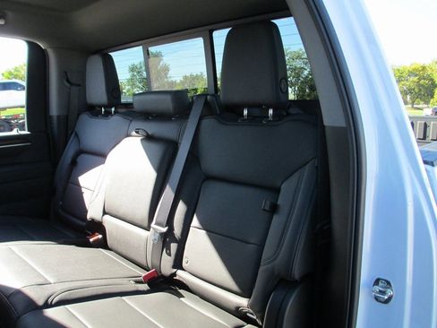New 2026 GMC Sierra 3500 SLT w/ SLT Premium Package AWD/4WD image 9
