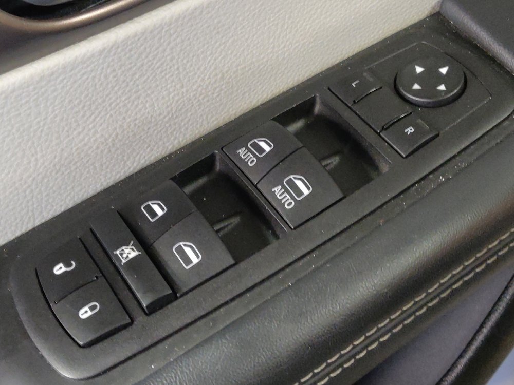 Used 2023 Chrysler Voyager LX FWD image 27
