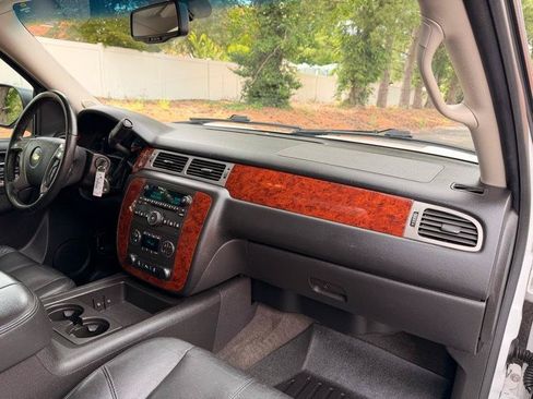 Used 2014 Chevrolet Suburban LT AWD/4WD image 19