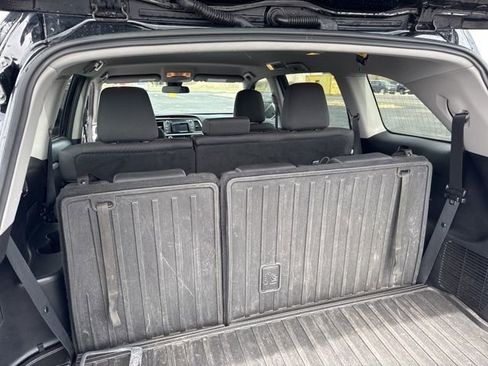 Used 2018 Toyota Highlander LE image 9