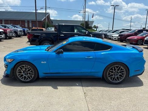 Used 2017 Ford Mustang GT Premium w/ Equipment Group 401A RWD image 5