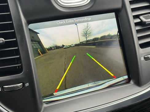 Used 2017 Chrysler 300 Limited image 21