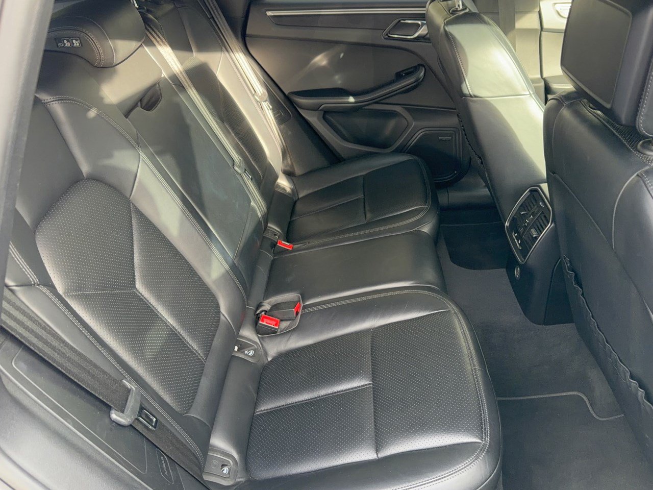 Used 2018 Porsche Macan GTS AWD/4WD image 28