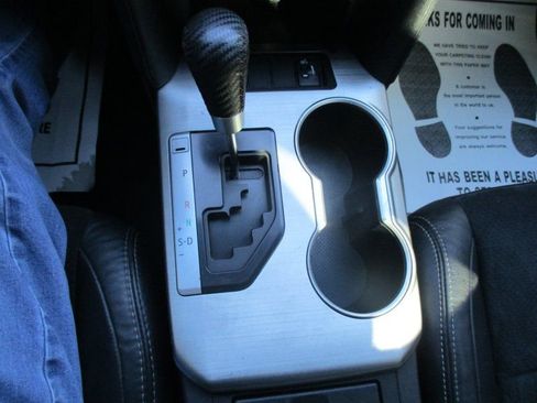 Used 2012 Toyota Camry SE w/ Leather Pkg image 25