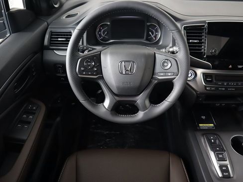 Certified 2025 Honda Passport EX-L image 10