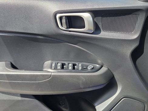 Used 2024 Hyundai Venue SEL FWD image 21