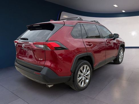 Used 2022 Toyota RAV4 XLE Premium image 5