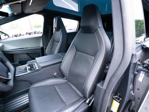 Used 2024 Tesla Cybertruck AWD Crew Cab image 26