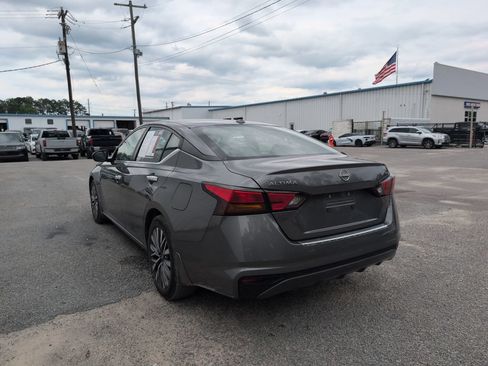 Used 2023 Nissan Altima 2.5 SV FWD image 6