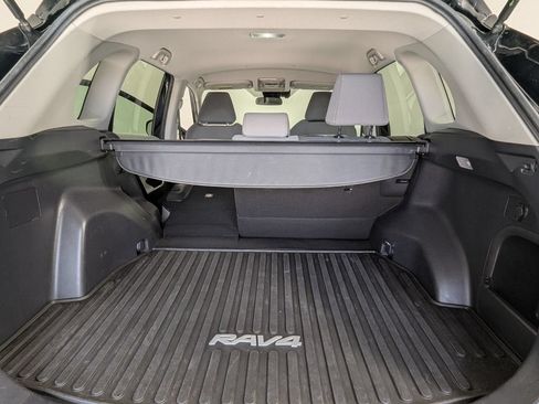 Used 2020 Toyota RAV4 XLE AWD/4WD image 25