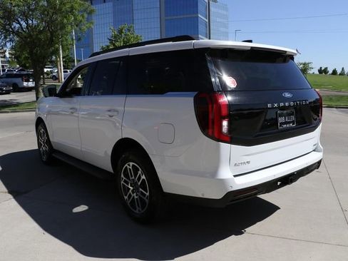 Used 2025 Ford Expedition Active AWD/4WD image 4