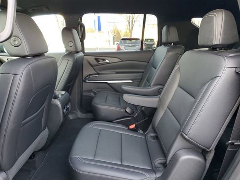 Used 2025 Chevrolet Traverse LT w/ Driver Confidence Package image 27