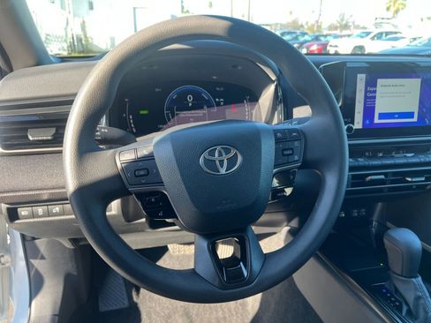 Used 2025 Toyota Camry LE image 34