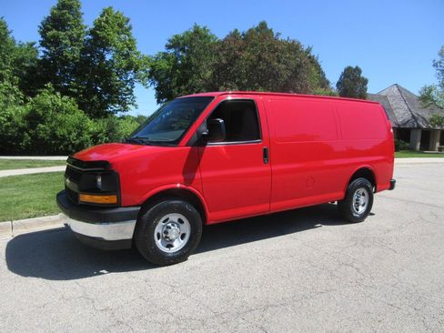 Used 2017 Chevrolet Express 2500 RWD image 23