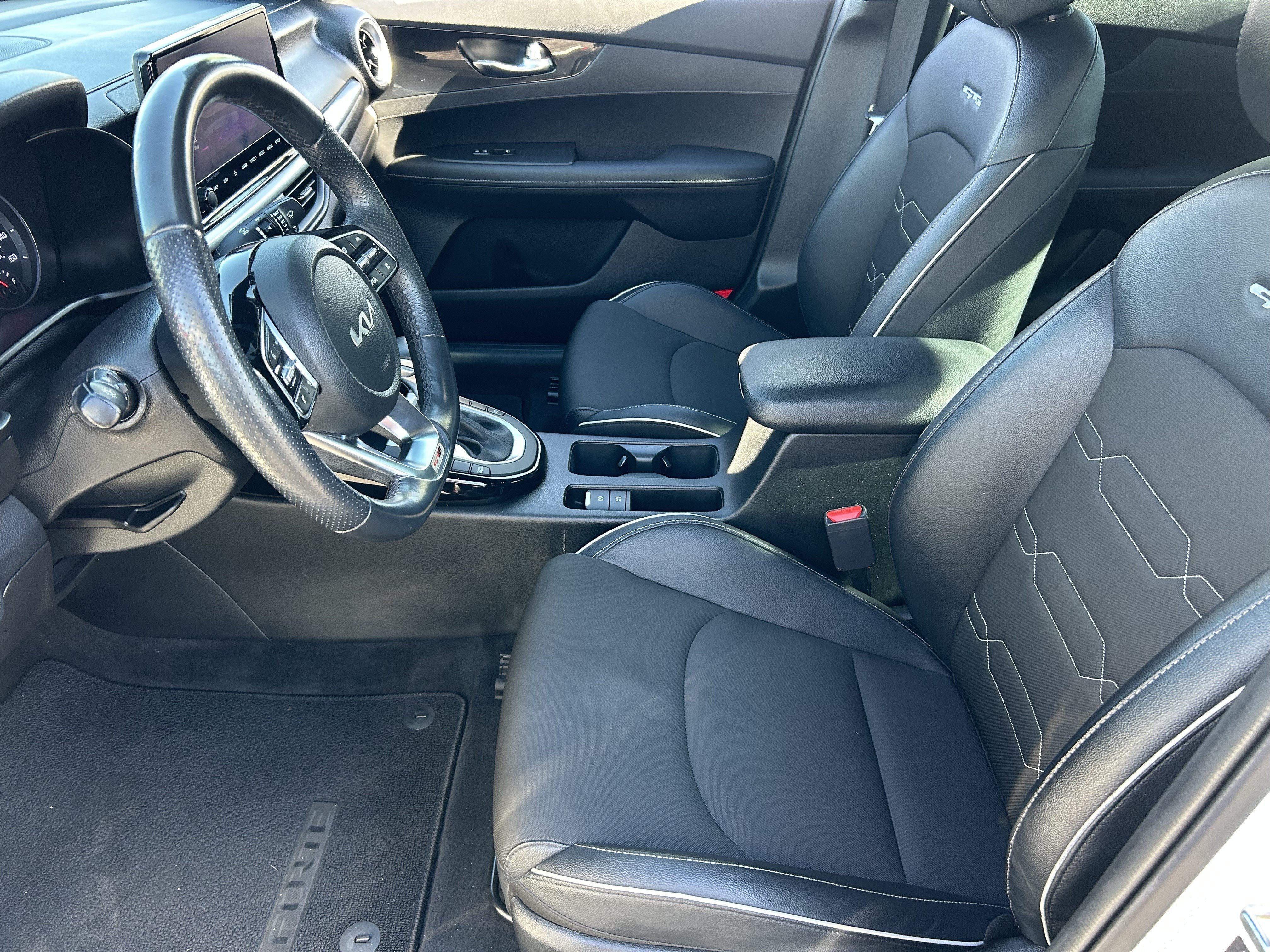 Used 2023 Kia Forte GT-Line w/ GT-Line Premium Package FWD image 17