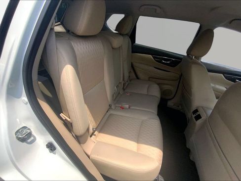 Used 2019 Nissan Rogue SV w/ Premium Package FWD image 17