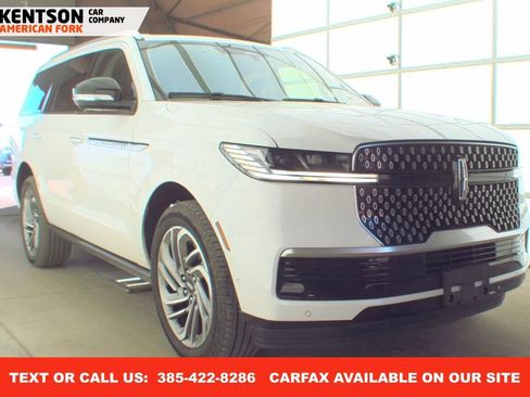 Used 2025 Lincoln Navigator Reserve image 1
