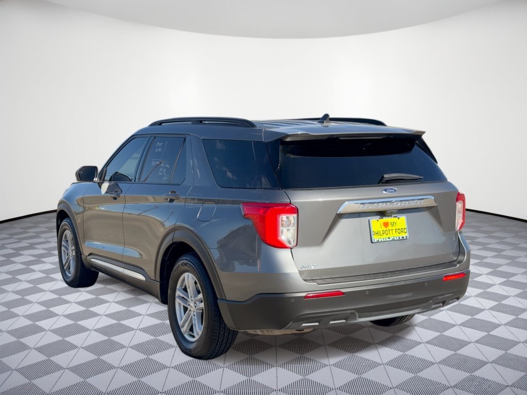 Used 2024 Ford Explorer XLT RWD image 3