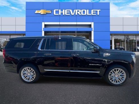 Certified 2025 GMC Yukon XL Denali AWD/4WD image 4