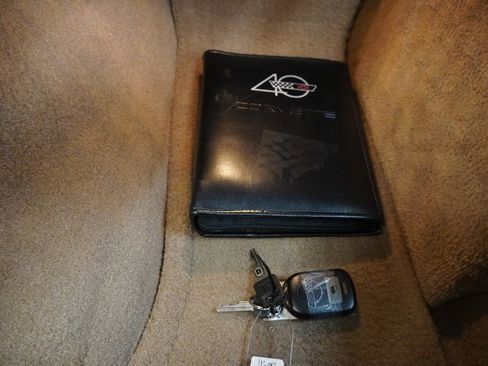 Used 1993 Chevrolet Corvette Convertible RWD image 21
