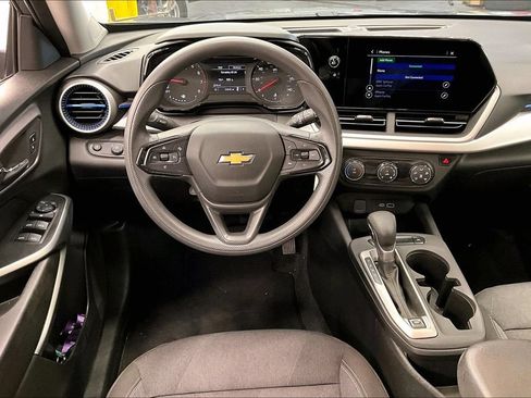 Used 2024 Chevrolet Trax LS FWD image 4