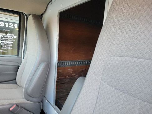 Used 2014 Chevrolet Express 4500 Extended image 35