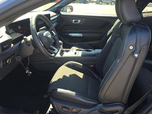 Used 2024 Ford Mustang Coupe image 5