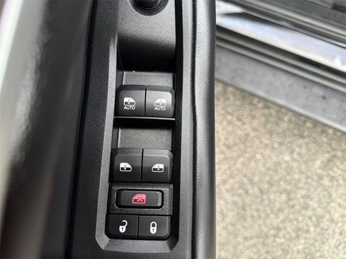 Used 2023 Jeep Grand Cherokee Limited w/ Luxury Tech Group II image 25