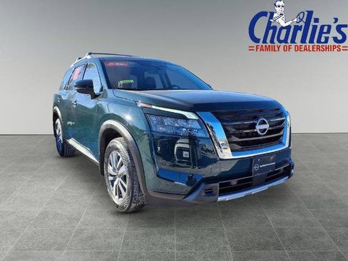 Certified 2025 Nissan Pathfinder SL image 3