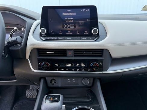 Used 2024 Nissan Rogue SV w/ SV Premium Package image 22