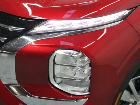 New 2026 Mitsubishi Outlander ES image 2