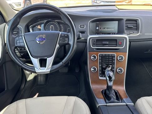 Used 2017 Volvo S60 T5 Inscription Platinum image 7